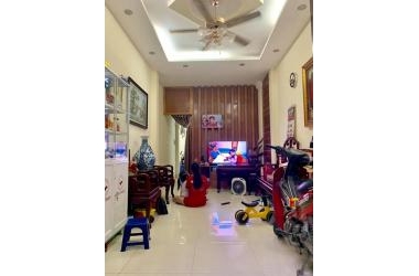 Hàng độc! Nhà Lê Trọng Tấn, HĐ, 34m2, 2,5 tỷ, ô tô đỗ cửa, thoáng.